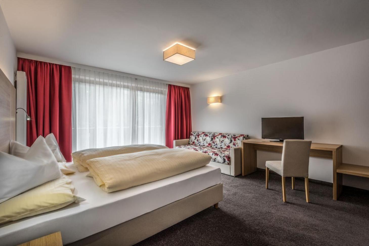 באדיה Hotel Miramonti מראה חיצוני תמונה