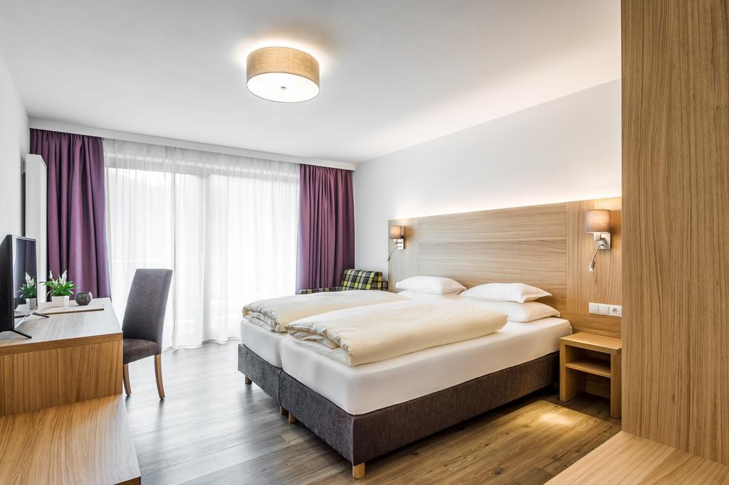 באדיה Hotel Miramonti מראה חיצוני תמונה